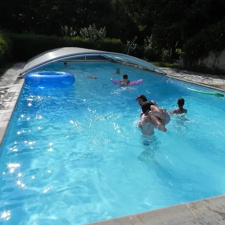 Bed & Breakfast Chambres D'hotes Les Coteaux D'uzos 2*